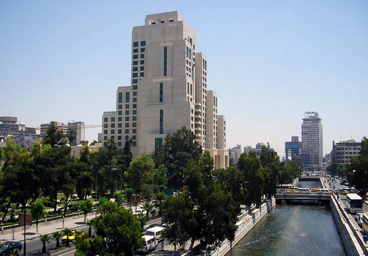 Four Seasons Hotel & Mall Complex